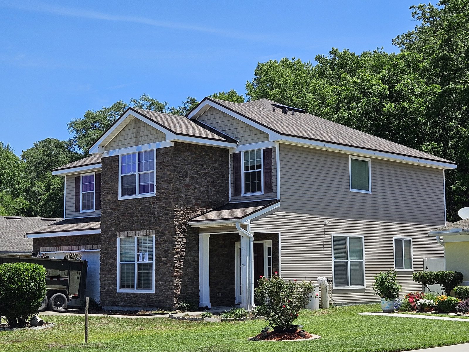 The same Jacksonville home after a full roof replacement by Just Roofs
