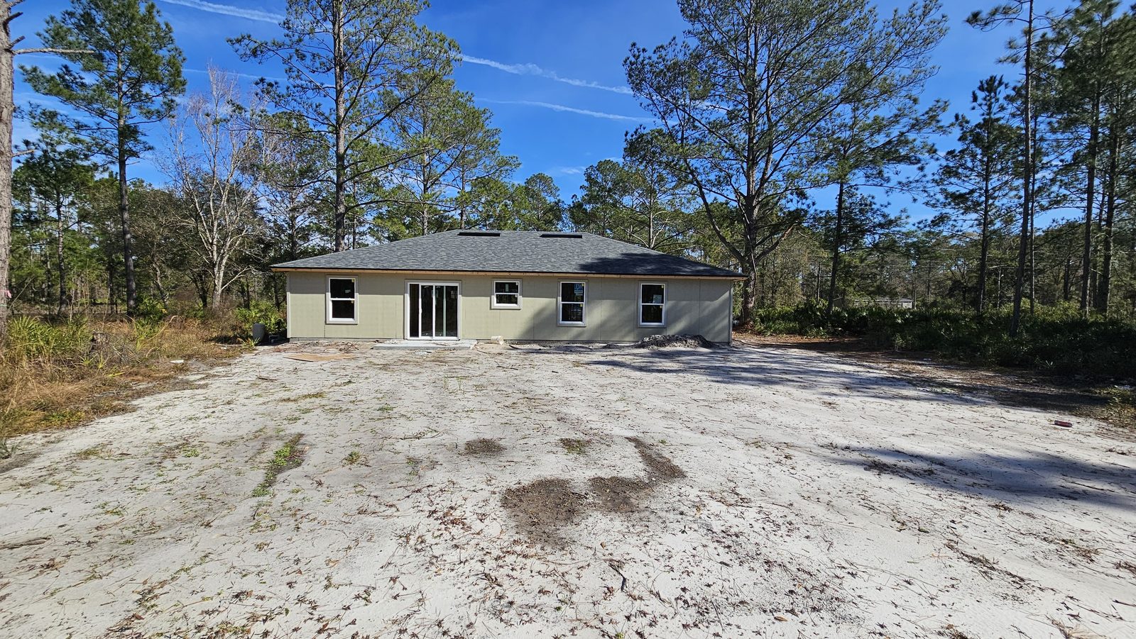 New-construction North Florida home with a brand-new shingle roof